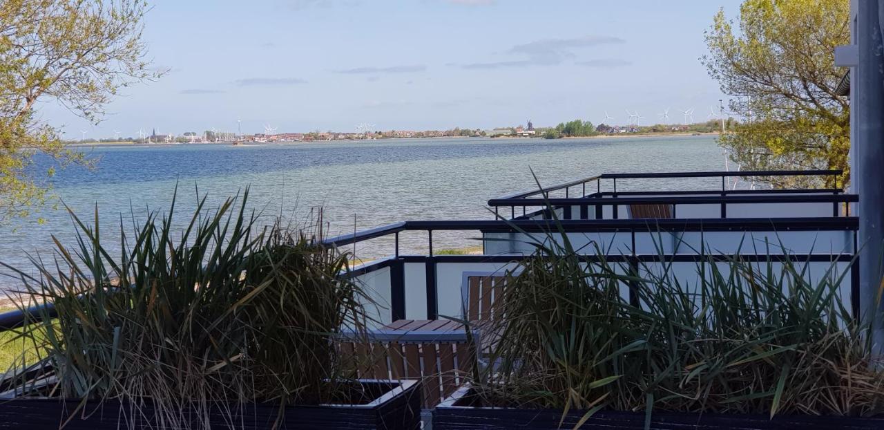 Haus Achtern Diek In Erster Reihe Am Meer Fehmarn Exterior foto