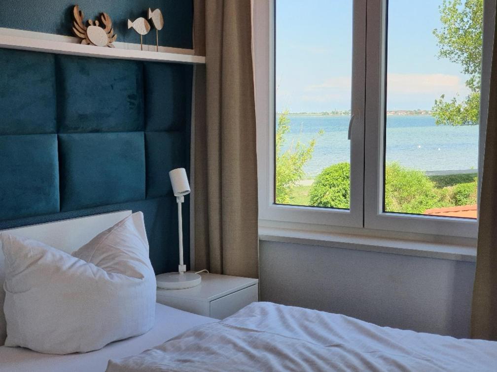 Haus Achtern Diek In Erster Reihe Am Meer Fehmarn Exterior foto