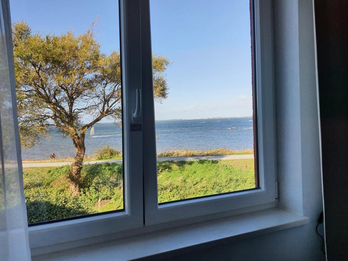 Haus Achtern Diek In Erster Reihe Am Meer Fehmarn Exterior foto